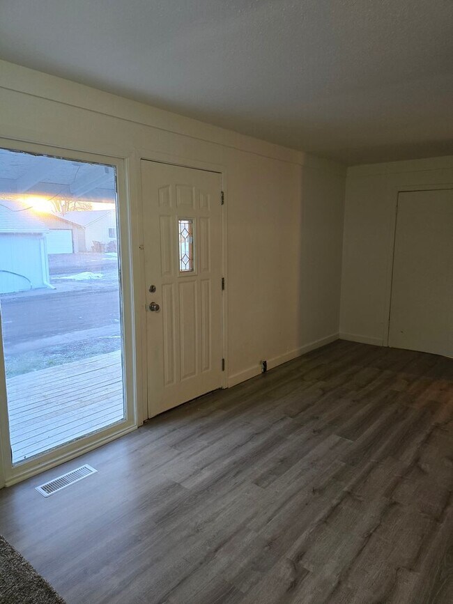 Interior Photo - RENT SUX - 110 ALDERSON STREET
