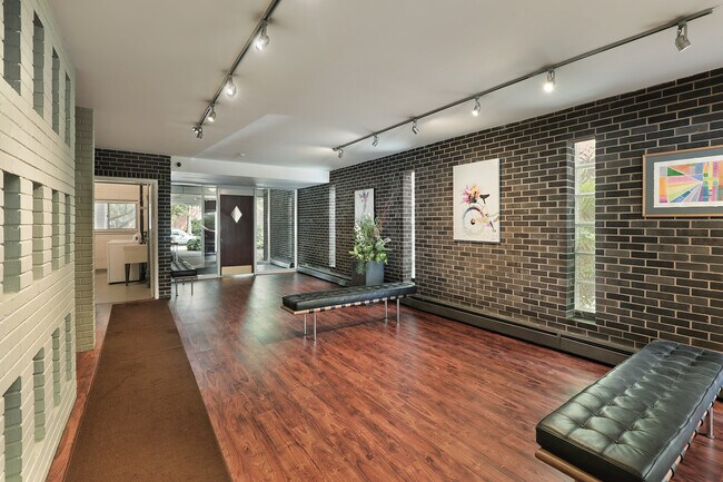 Building Photo - 2730 Central St