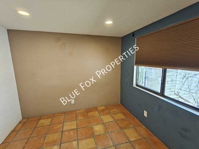 Building Photo - 2781 W Calle Carapan