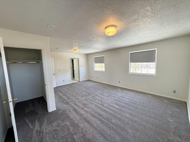 Building Photo - AVAILABLE AUGUST 4TH- RENT - 5 BDRM - 5 1/2 BATH - VIEWS VIEWS VIEWS