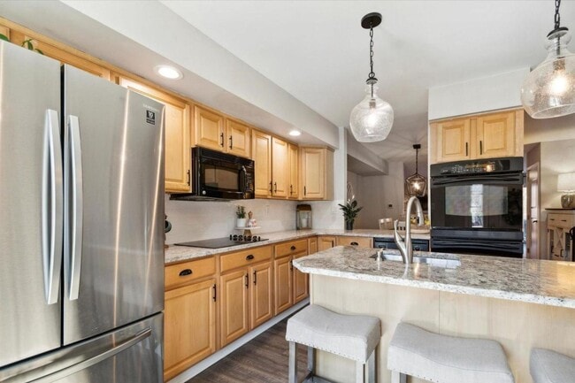 Building Photo - 4 Bedroom 2 Bath Townhome in Exton Station