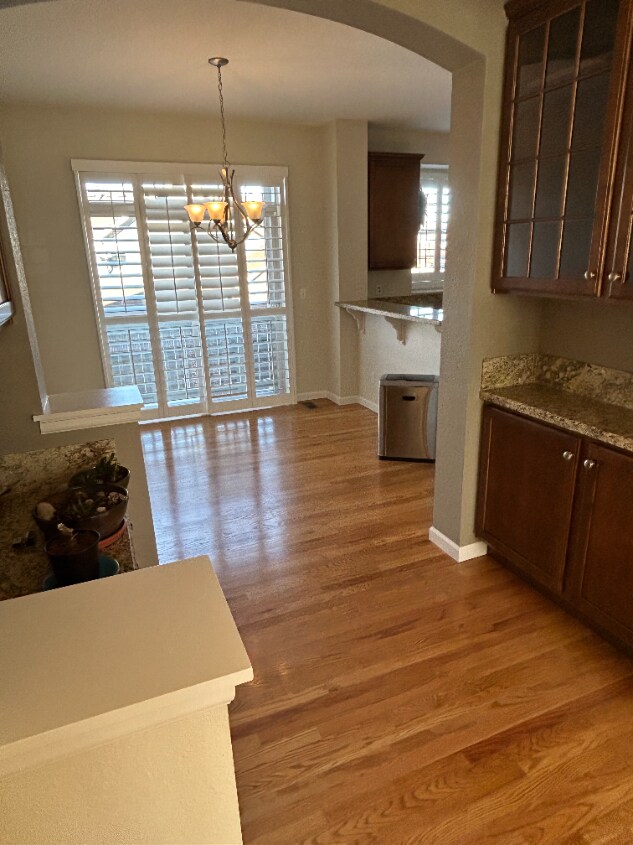 Building Photo - Great Lowry Townhome!