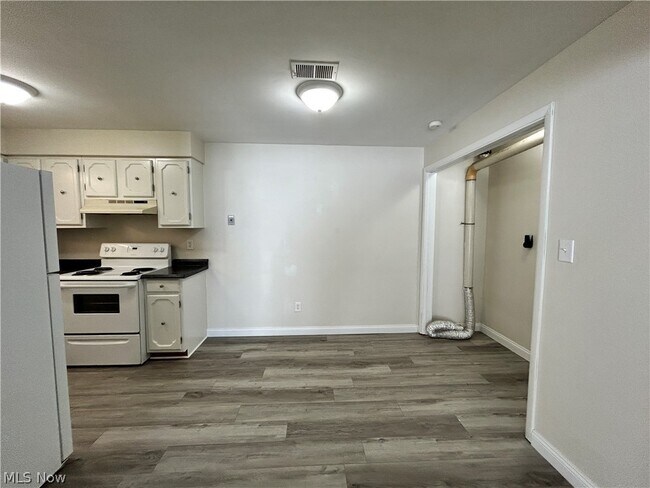 Building Photo - 213 Concord Ct