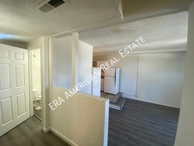 Building Photo - 523 Bob Sikes Blvd