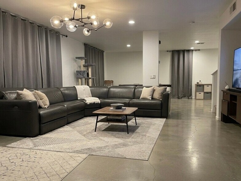 Building Photo - 33075 Aquamarine Cir