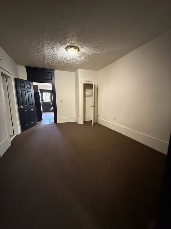 Building Photo - Newly renovated two bedroom home with larg...