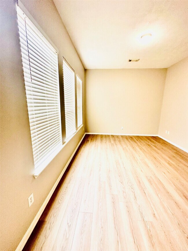 Building Photo - 20747 Pine Rain Ct