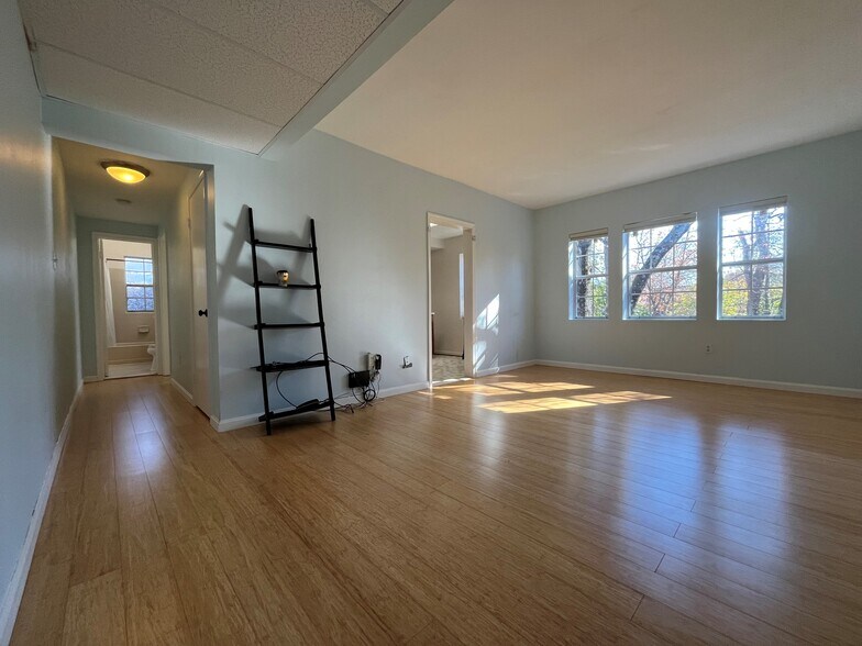 Building Photo - 1806 Key Blvd