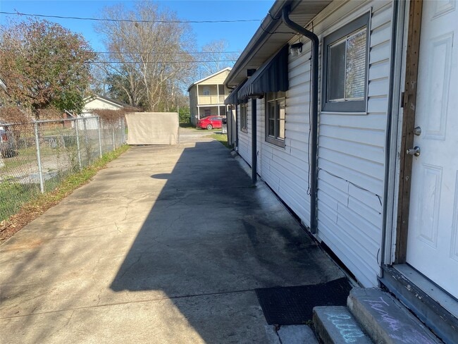 Building Photo - 4008 Elmwood St