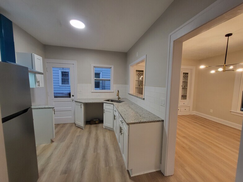 Building Photo - 1551 Alameda Ave