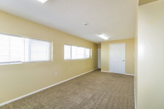 Building Photo - Cozy 2 Bed, 1 Bath Pet-Friendly Home with ...