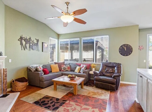 Building Photo - 2085 Pinehurst Ct
