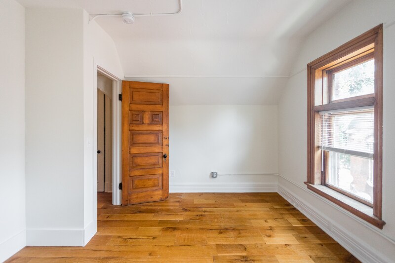 Primary Photo - 223 E Ferry St
