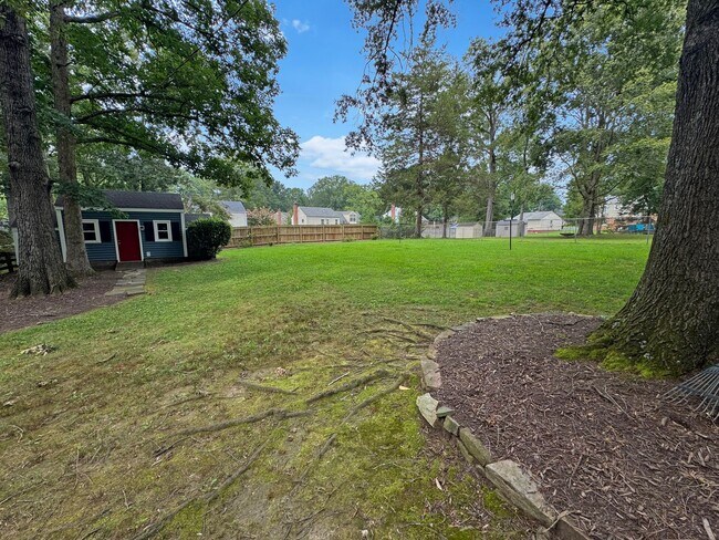 Building Photo - Spacious 4BR/2.5BA Home in Prime West End ...