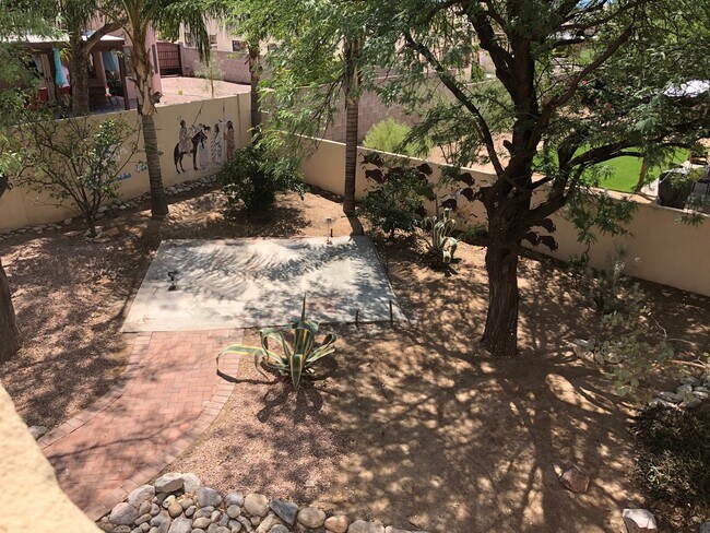 Building Photo - Beautiful Santa Fe Home on Large Corner Lot!