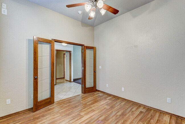 Building Photo - 500 Loyd Ln