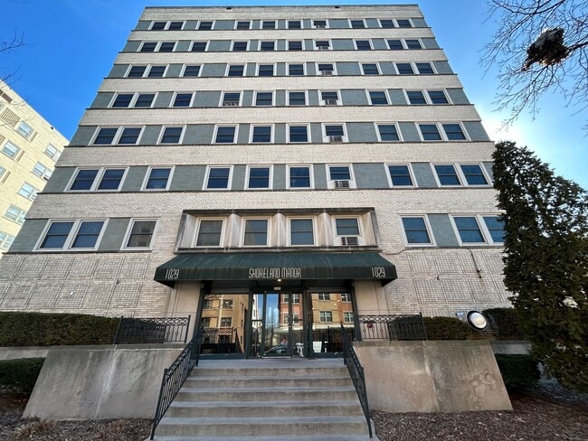 Building Photo - 1029 E Knapp St