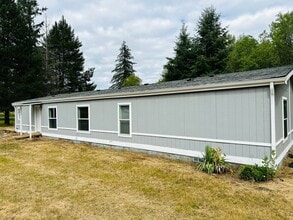 Building Photo - Newly Remodeled Acreage Property