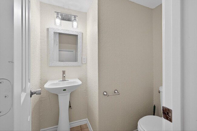 Building Photo - 1221 Cedar Post Ln