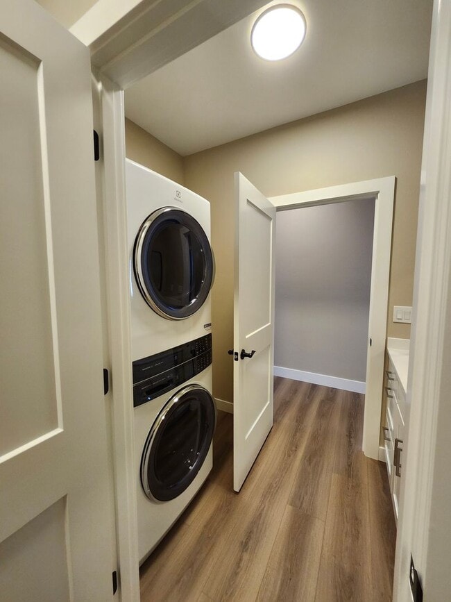 Building Photo - 5225 Jay St