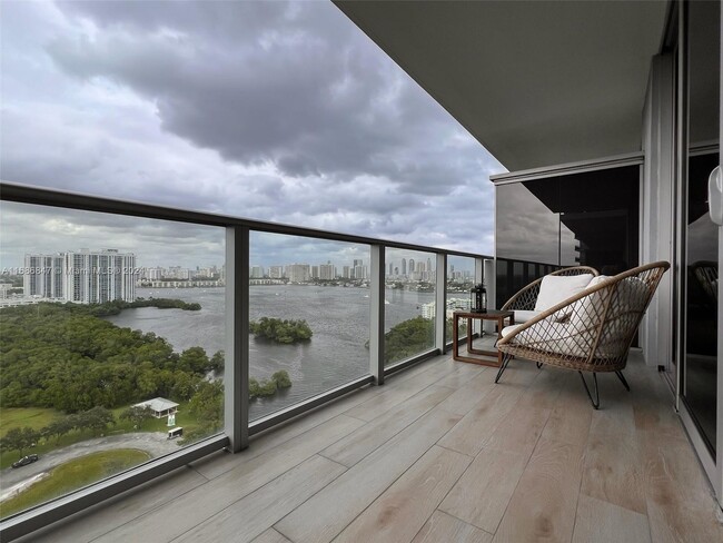 Building Photo - 16385 Biscayne Blvd