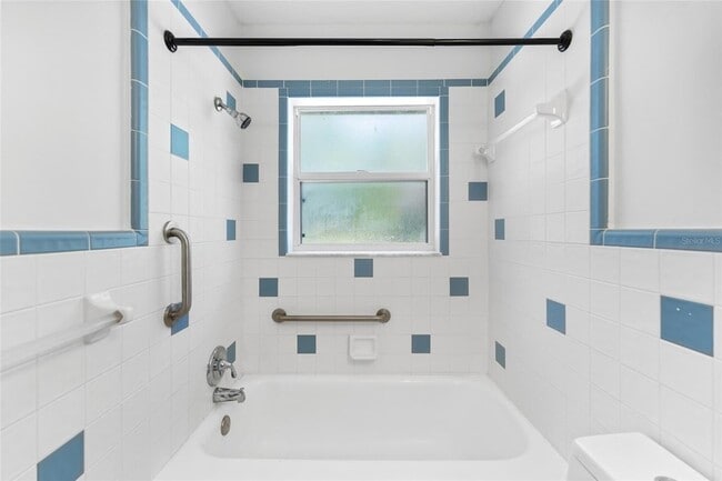 Building Photo - 4939 Woodland Dr