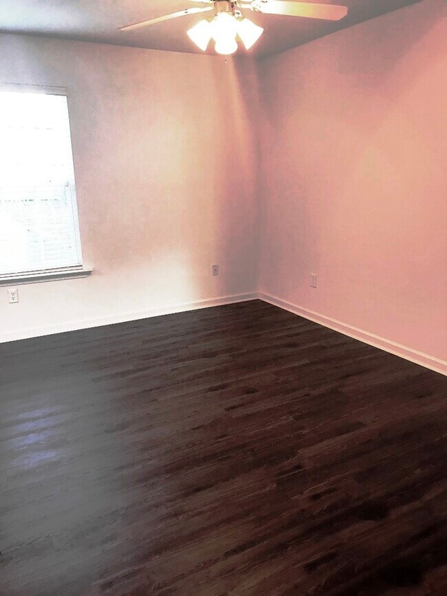 Building Photo - 819 Bellview Way