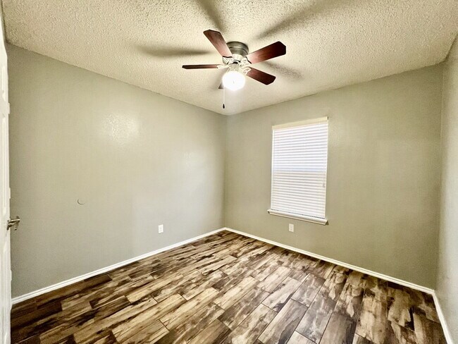 Building Photo - Adorable 3/2/2 in Frenship Memorial!