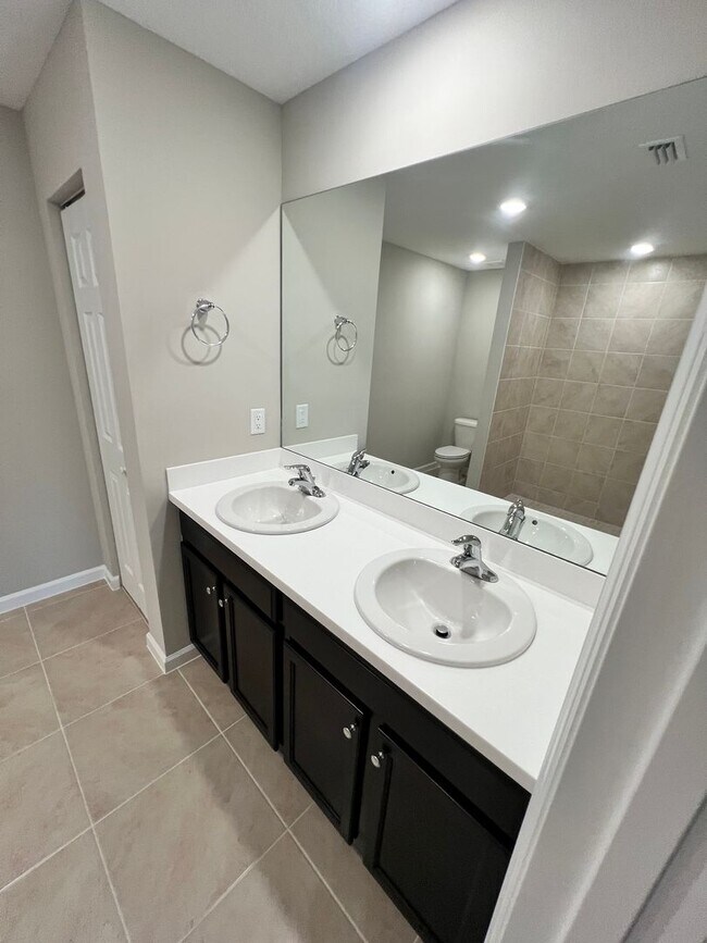 Building Photo - NEW 4 BEDROOM 3 BATH HOME! AMAZING LOCATION!