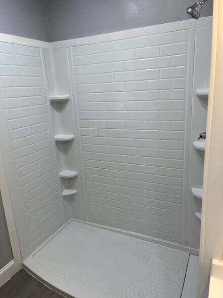 Shower - 438 3rd Ave SW