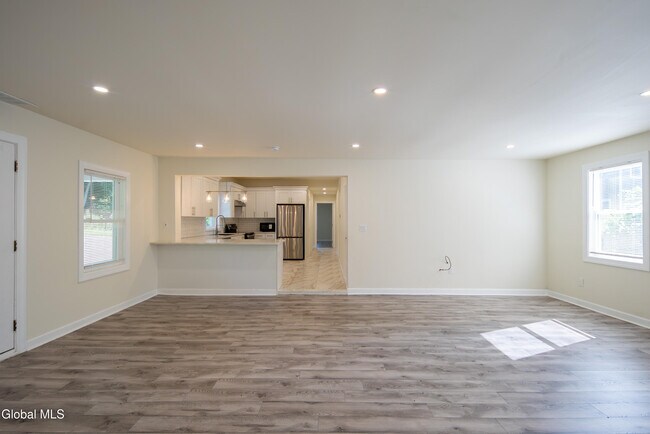 Building Photo - 489 Grooms Rd