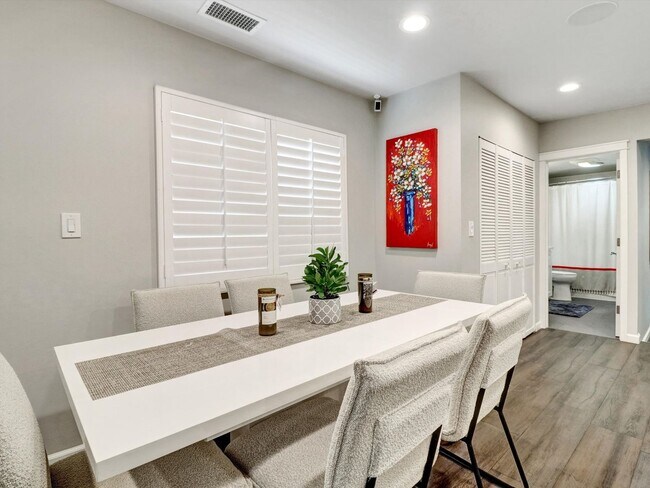 Building Photo - 5437 Coolidge Ave