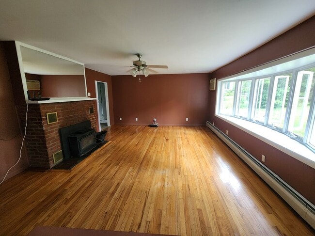 Building Photo - 128 White Pond Rd