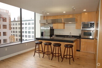 Building Photo - 2-Bedroom Unit Available in Downtown Columbus