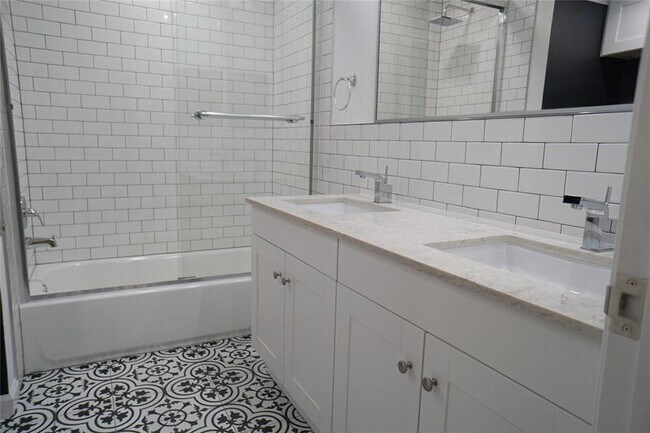 Building Photo - 2301 NW 33rd St