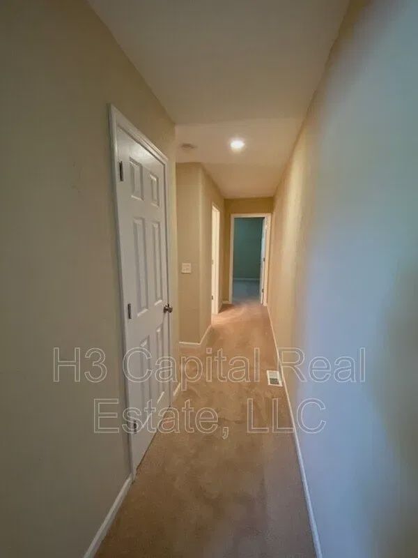 Building Photo - 112 Sunnyside St