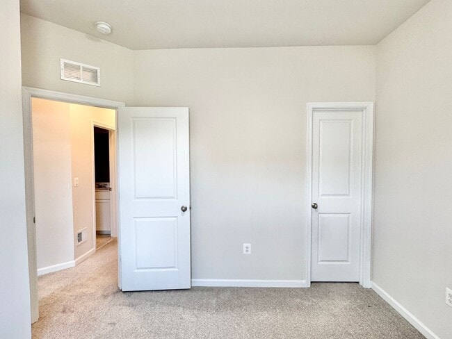 Building Photo - STAFFORD - CENTRAL LOCATION NEAR QUANTICO/...