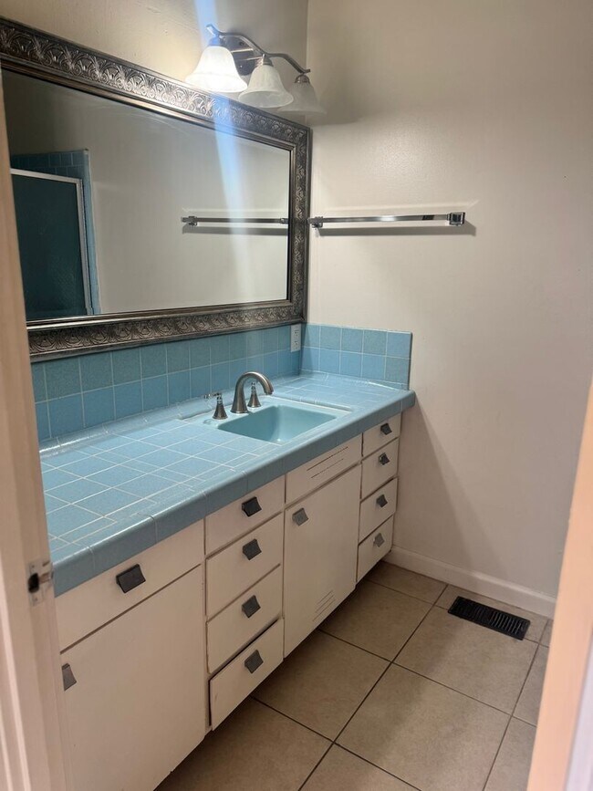 Building Photo - Single Family Home