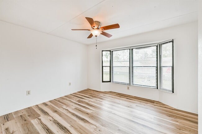 Building Photo - 1749 Max Rd