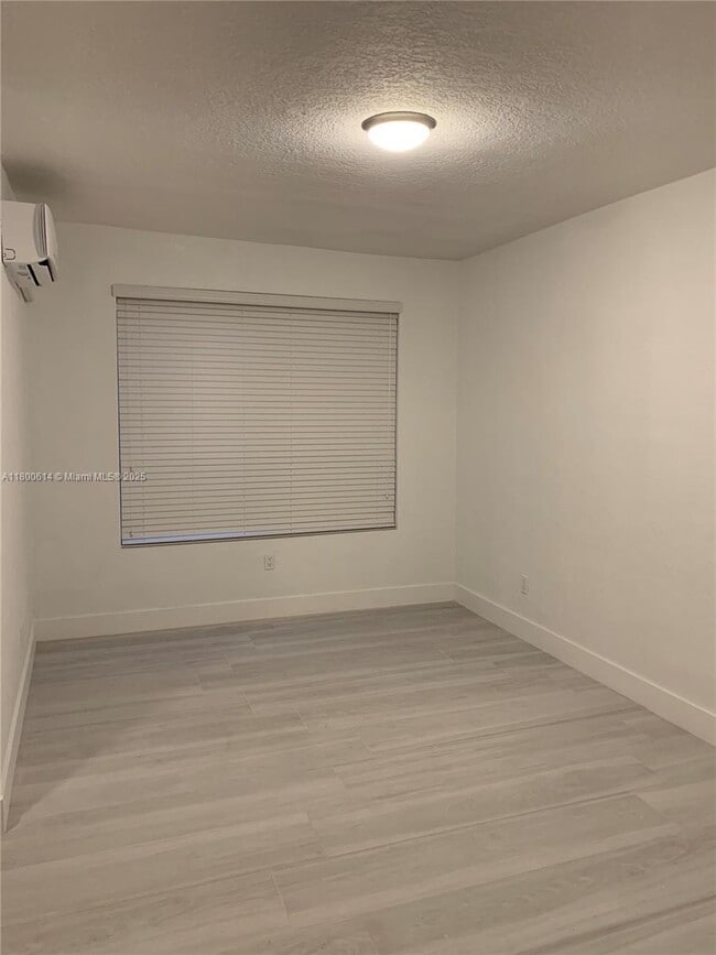 Building Photo - 712 SW 56th Ave