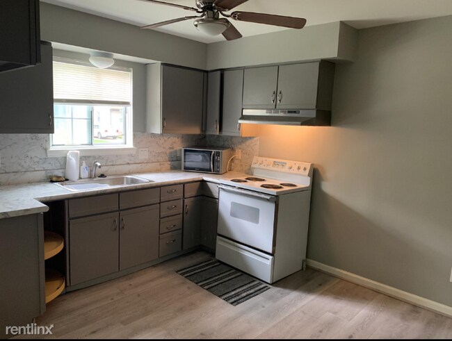 Building Photo - 3 br, 1 bath House - 29328 Tawas St