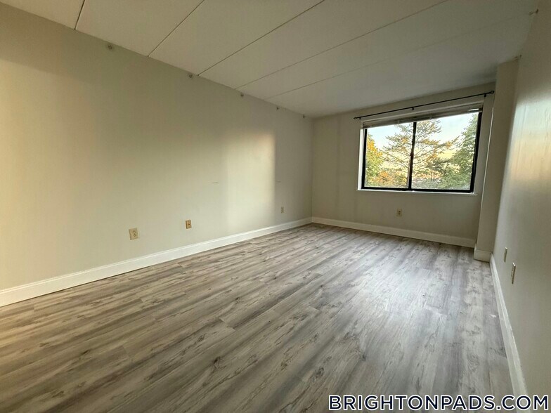 Building Photo - 1933 Commonwealth Ave