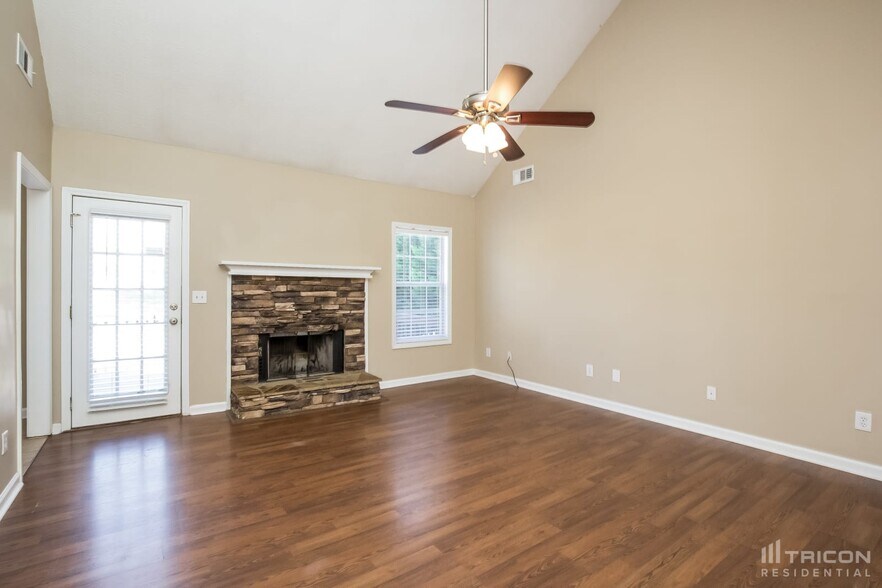Building Photo - 3180 Willow Park Dr NE