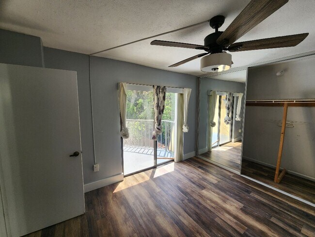 Building Photo - Charming Townhome in Cedar Dunes
