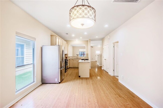 Building Photo - 2205 Independence Dr