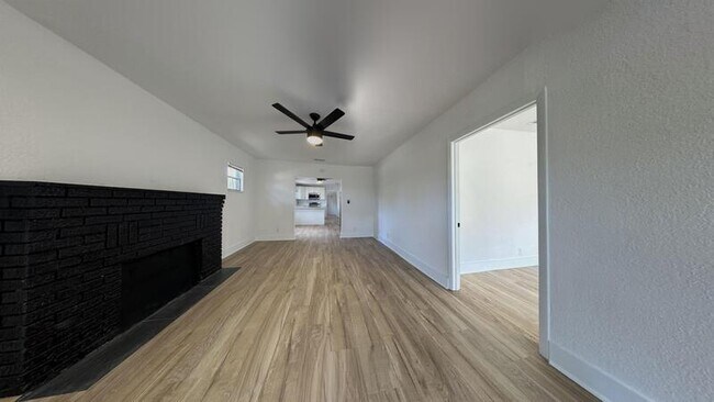 Building Photo - 1426 40th St S