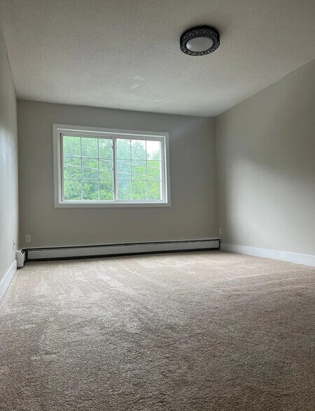 Building Photo - 379 Huse Rd