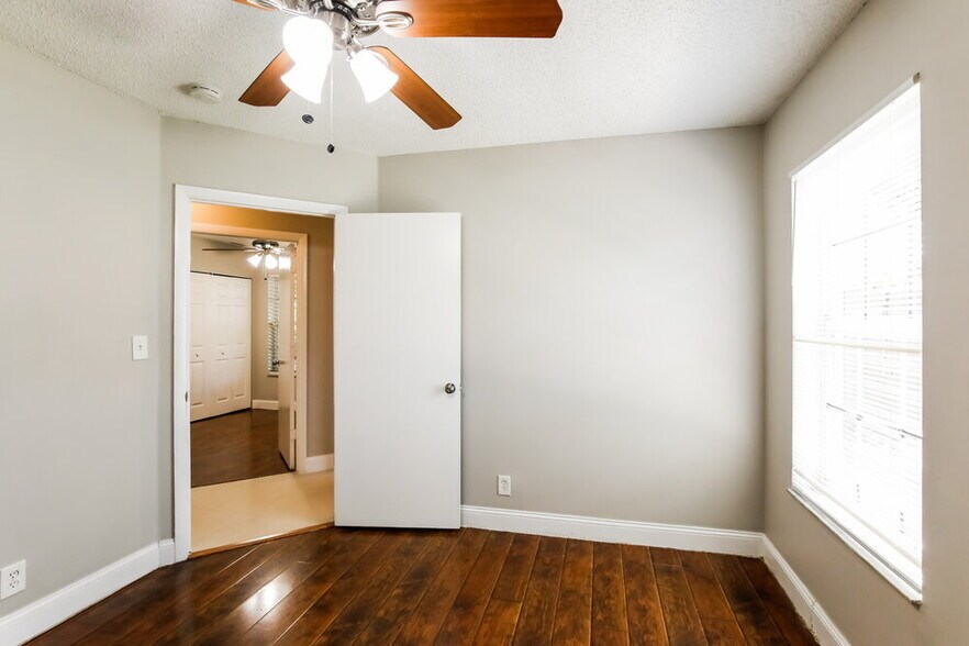 Building Photo - 1558 NW 7th Ln