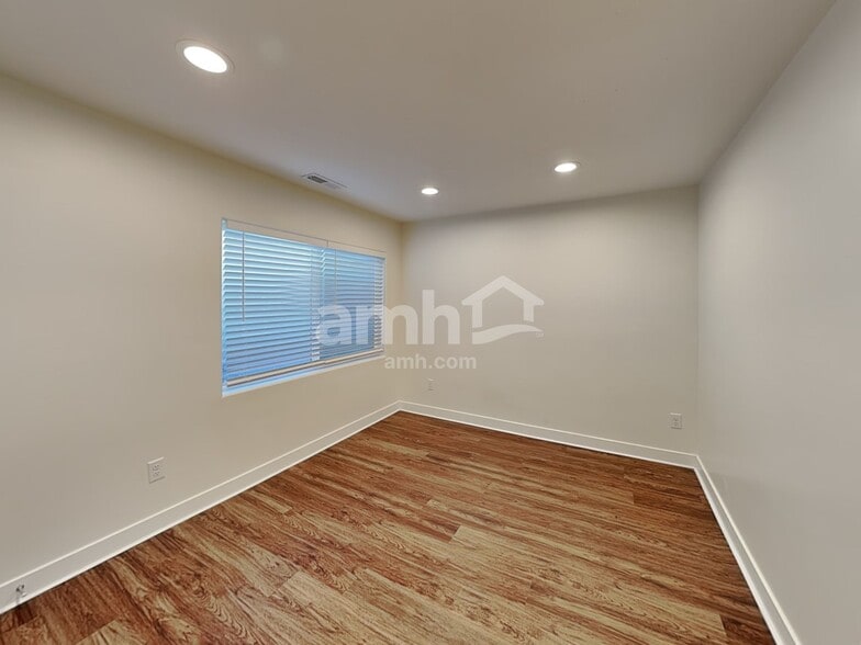 Building Photo - 602 Koins Way