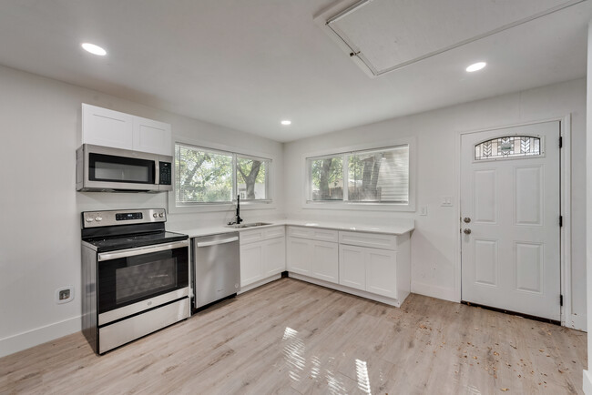 Full Kitchen - 123 Folly Beach Dr